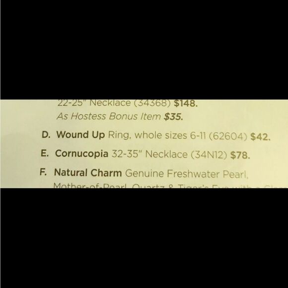 Lia Sophia CORNUCOPIA $78 in catalog
Resin Horn Necklace w/ Green Accents NWT🏷 - Picture 8 of 9
